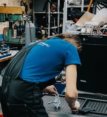 Technikos nuoma ar samdymas su operatoriumi: kaip paskaičiuoti kaštus ir išvengti paslėptų išlaidų